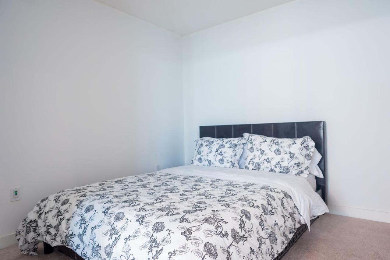 Luxury Downtown Toronto Condo - 2 Bedroom ภายนอก รูปภาพ