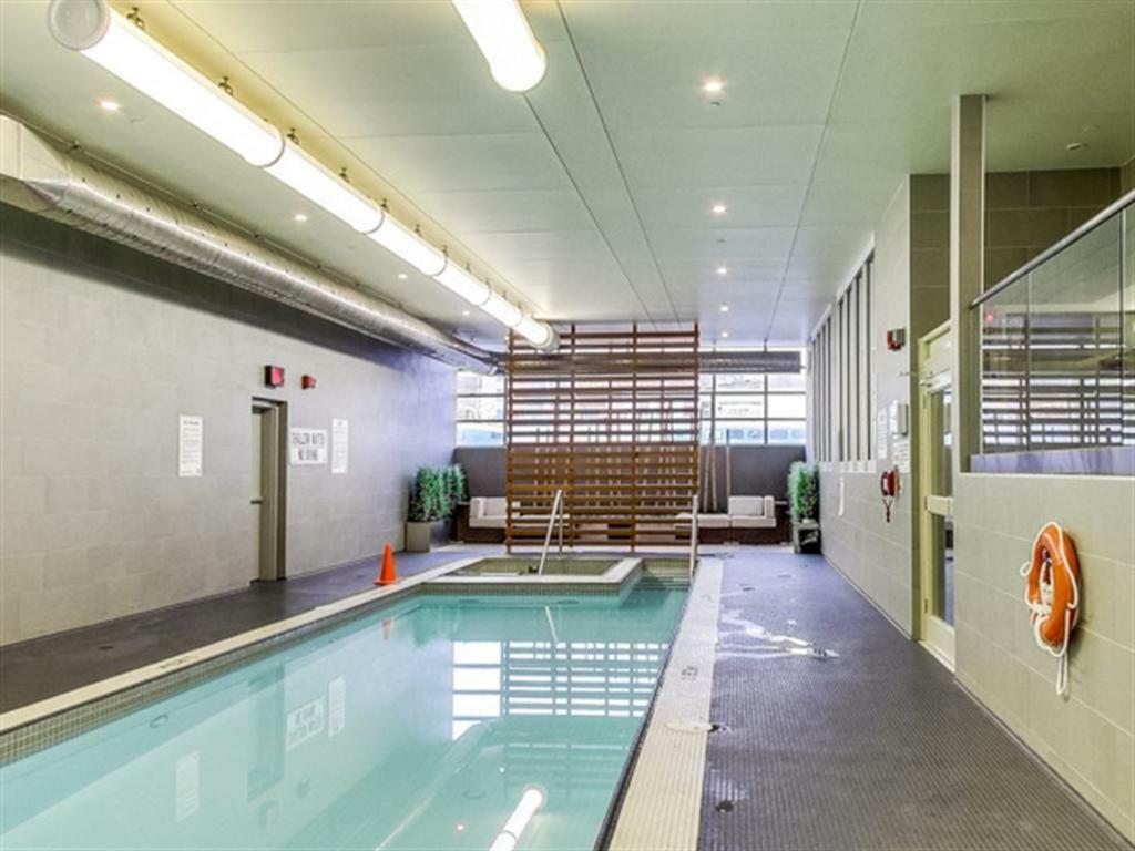 Luxury Downtown Toronto Condo - 2 Bedroom ภายนอก รูปภาพ