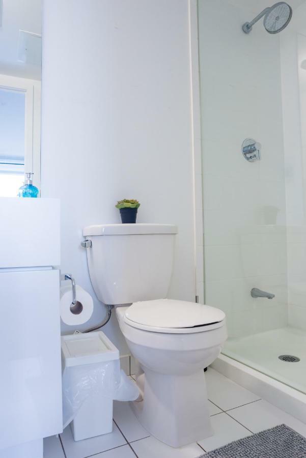 Luxury Downtown Toronto Condo - 2 Bedroom ภายนอก รูปภาพ